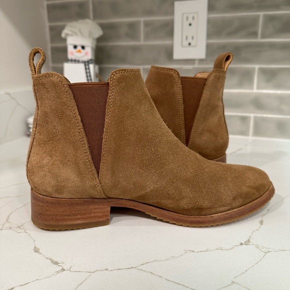 Nisolo Eva Everyday Chelsea Boots. Women’s size 6 M. Color Taupe Suede. - Picture 9 of 11